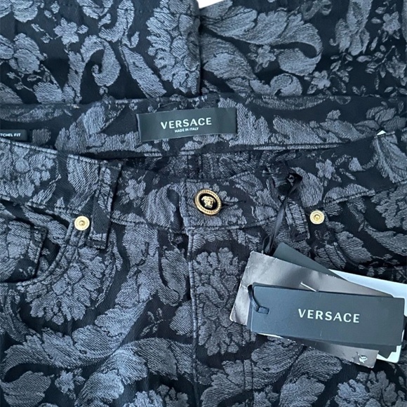 Versace - Picture 2 of 3